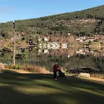Laftet I Strandkanten Med Bade Og Fiske Muligheter בקתה