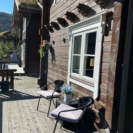 Laftet I Strandkanten Med Bade Og Fiske Muligheter Vradal