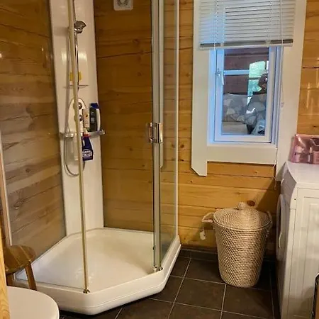 Laftet I Strandkanten Med Bade Og Fiske Muligheter Chalet