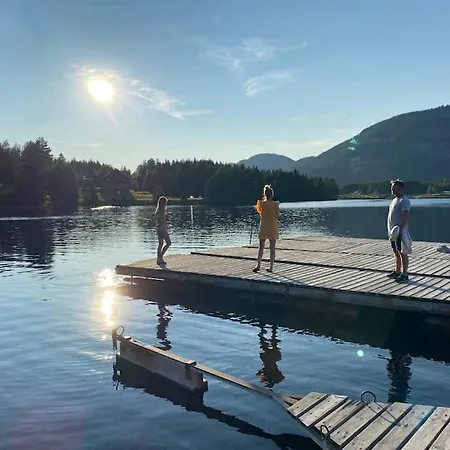 Alpesi faház Laftet I Strandkanten Med Bade Og Fiske Muligheter