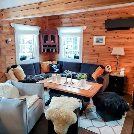 Chalet Laftet I Strandkanten Med Bade Og Fiske Muligheter