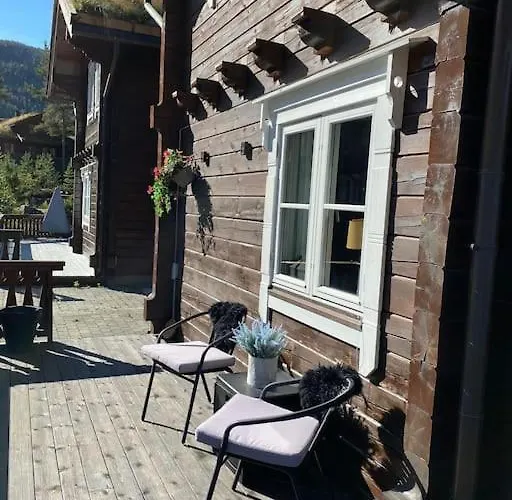 Laftet I Strandkanten Med Bade Og Fiske Muligheter Vradal