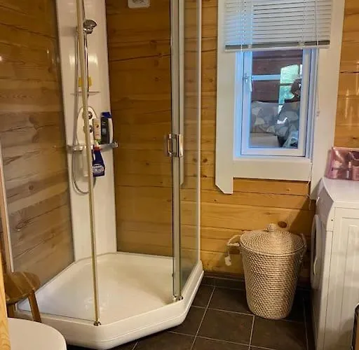 Laftet I Strandkanten Med Bade Og Fiske Muligheter Chalet