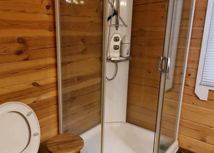 Chalet Laftet I Strandkanten Med Bade Og Fiske Muligheter *