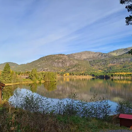 Laftet I Strandkanten Med Bade Og Fiske Muligheter Vradal