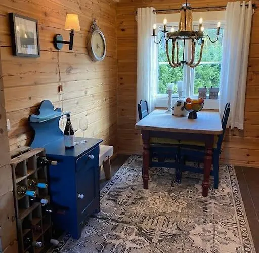 בקתה Laftet I Strandkanten Med Bade Og Fiske Muligheter וראדל