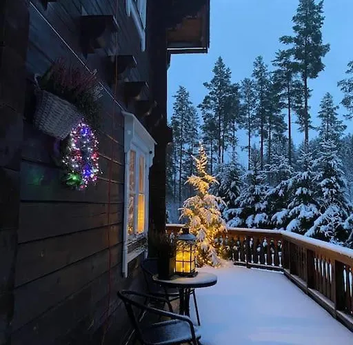 Laftet I Strandkanten Med Bade Og Fiske Muligheter וראדל